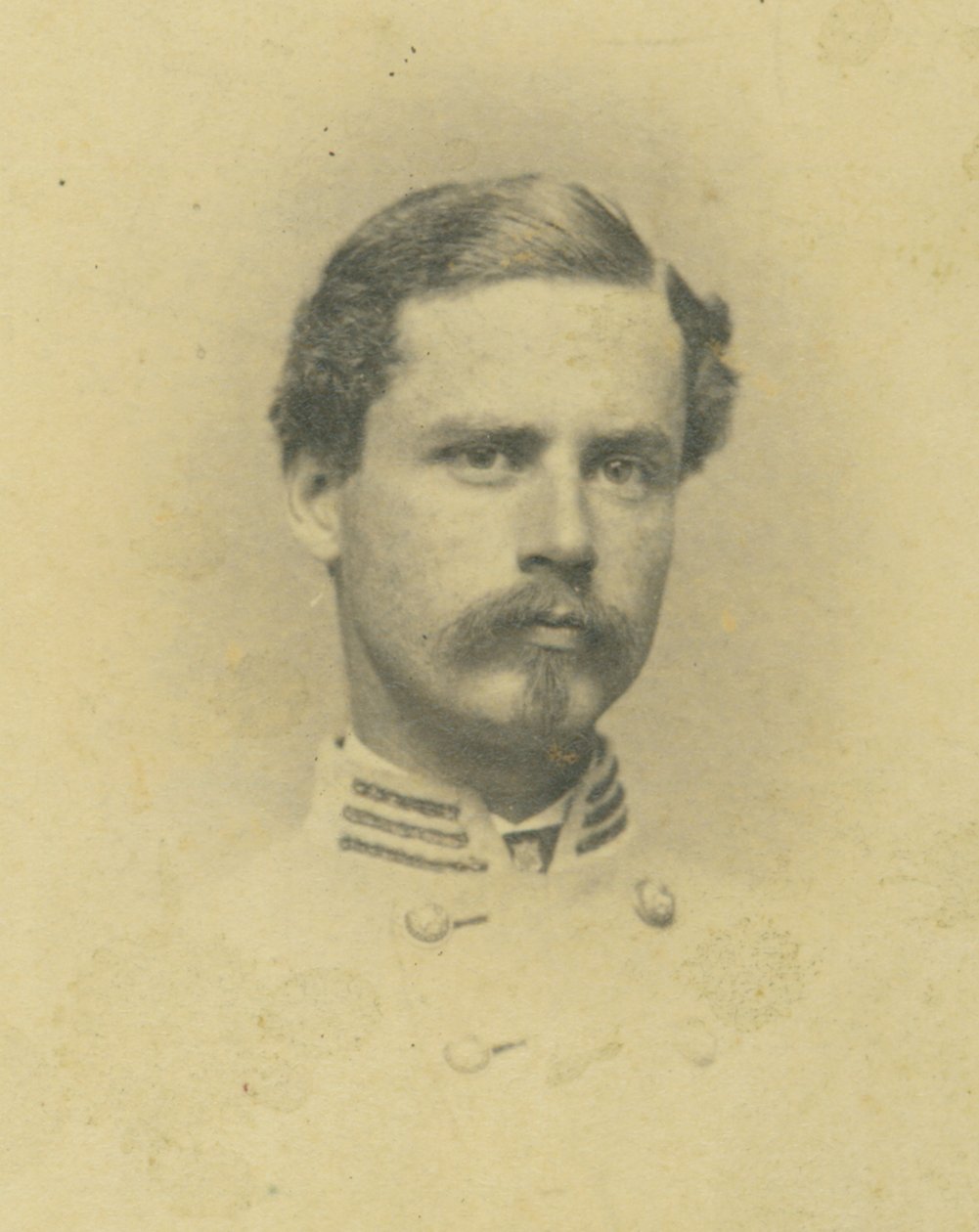 Borstportret van een man in uniform door Richmond Vannerson and Jones