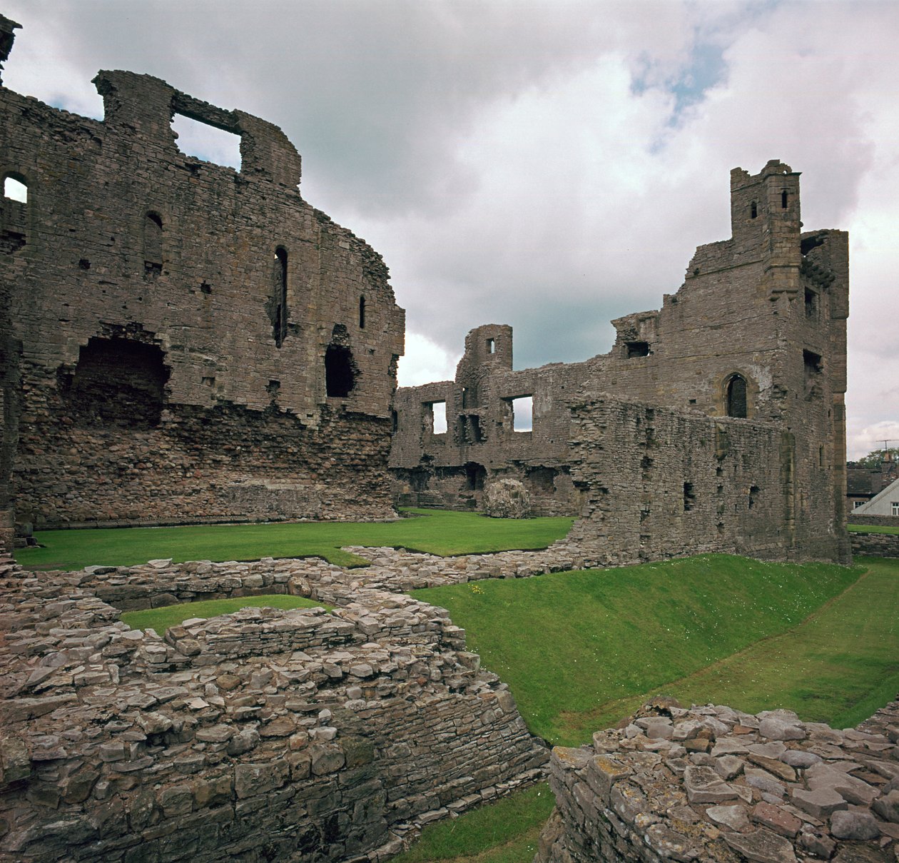 Middleham Castle, 12e eeuw door Robert Fitzrandolph