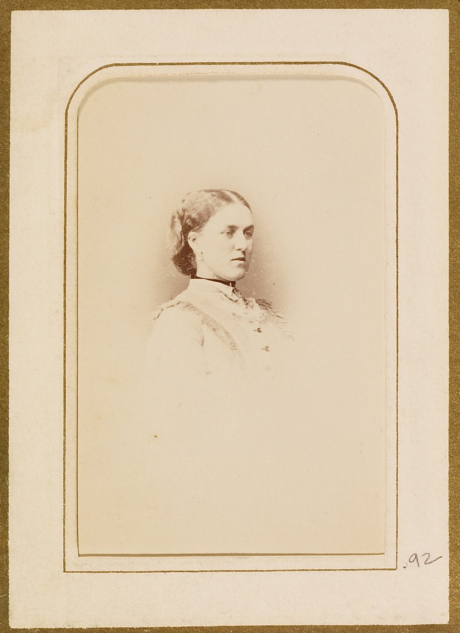 [Portret van een vrouw]. door Robert Slingsby