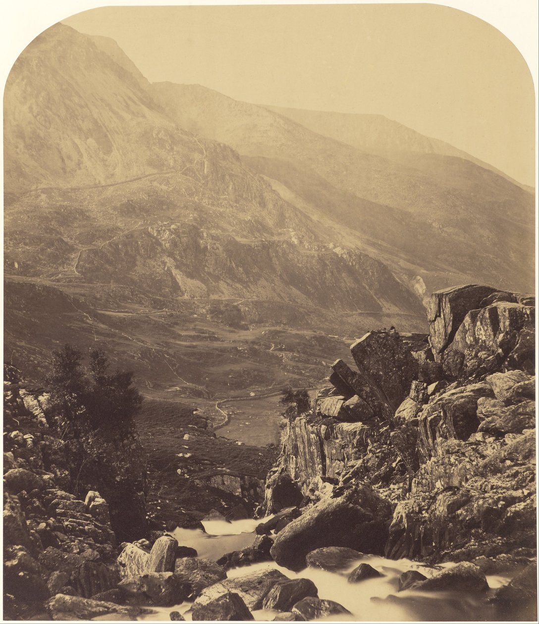 Uitzicht vanaf Ogwen Falls naar Nant Ffrancon door Roger Fenton