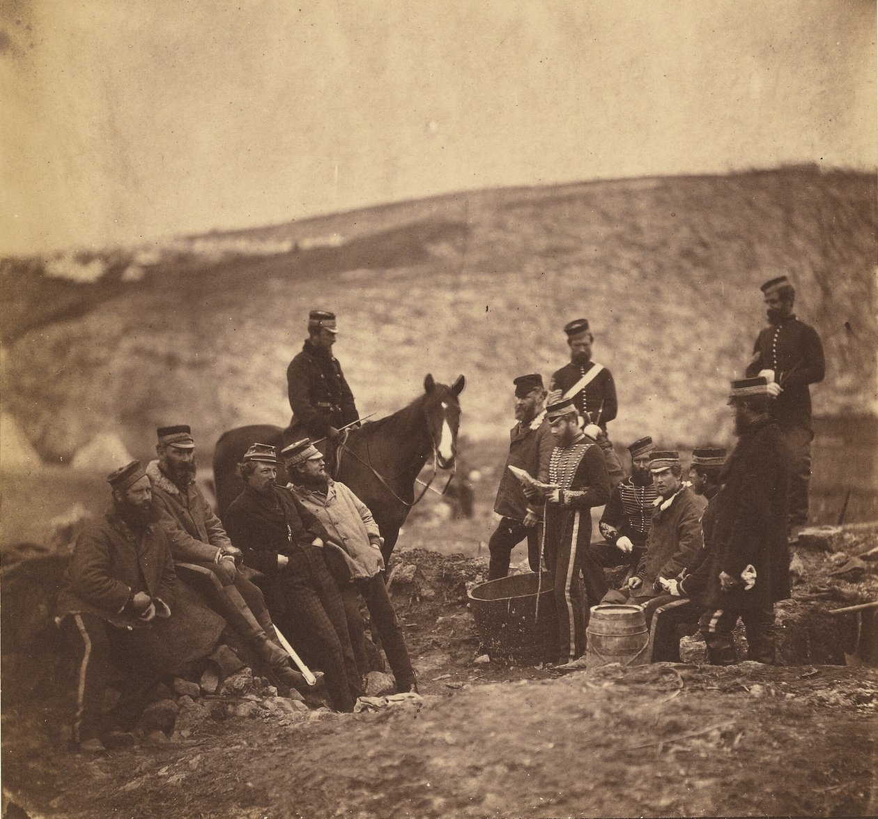 Officieren en manschappen van de 8e Huzaren. door Roger Fenton