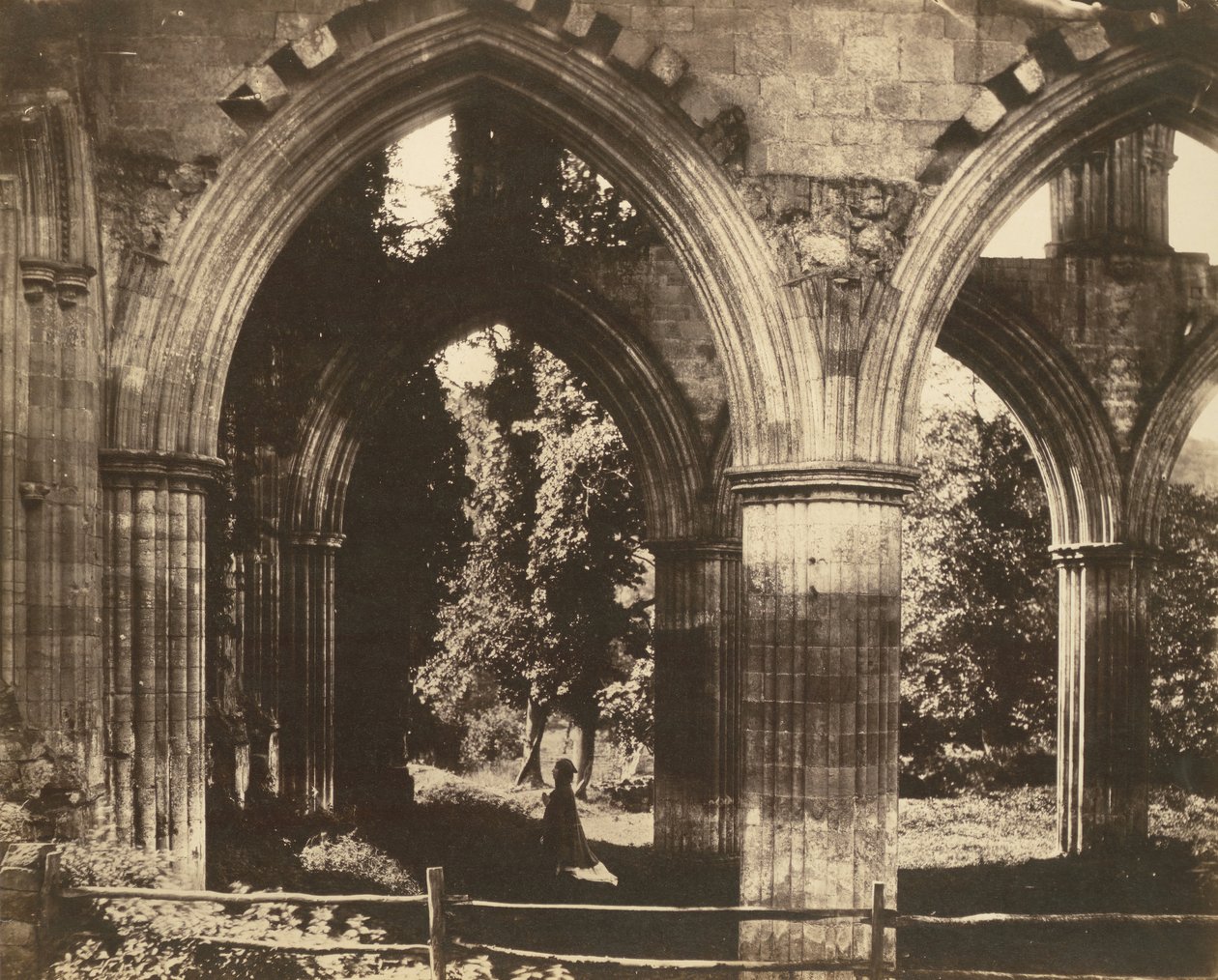 Rievaulx Abbey, het hoofdaltaar, 1854 door Roger Fenton