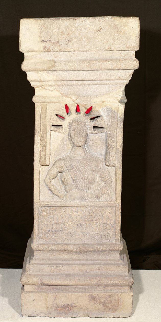 Altaar uit het Mithraeum, Carrawburgh, ca. 300 v.Chr. door Roman