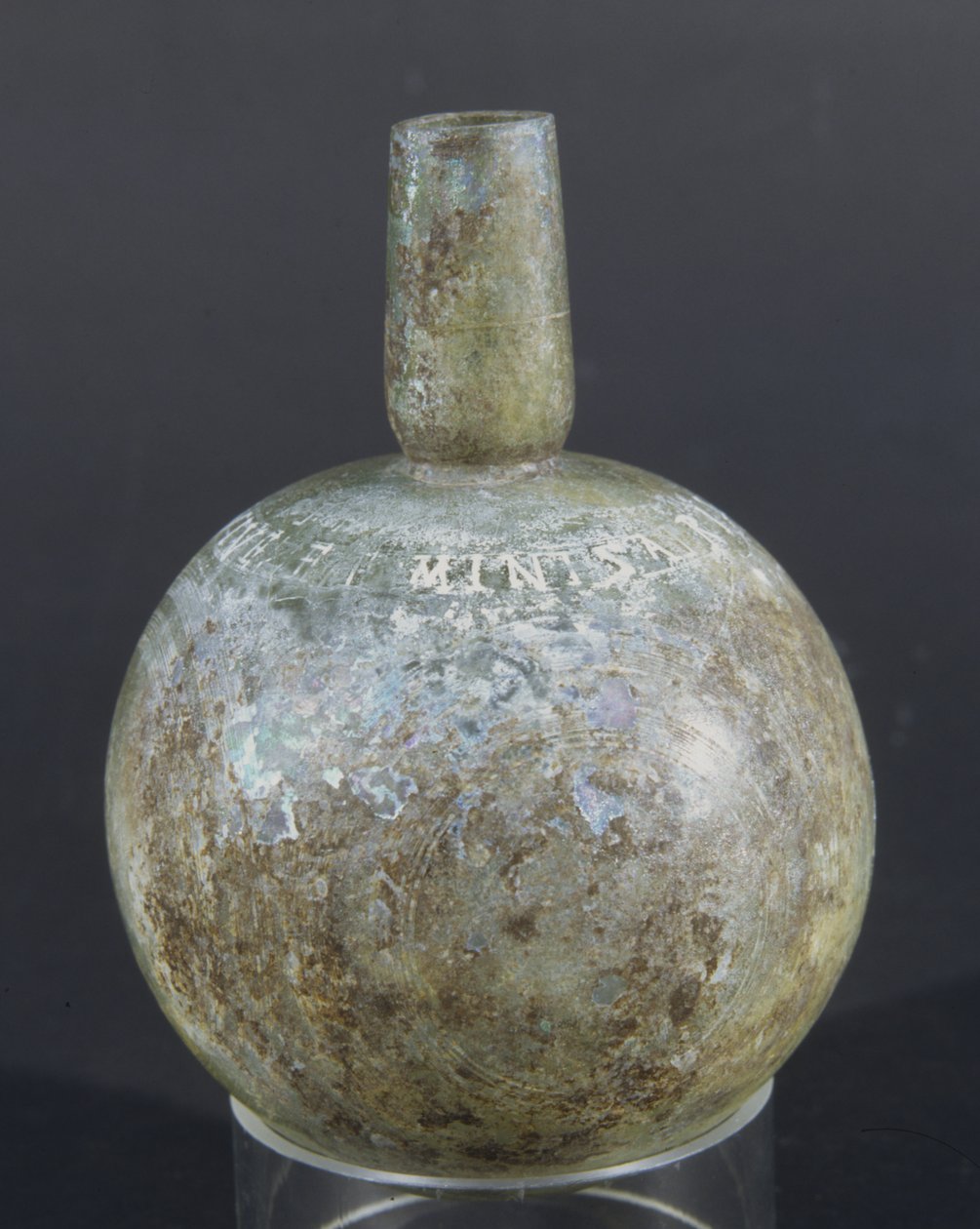 Fles met Latijnse inscriptie door Roman