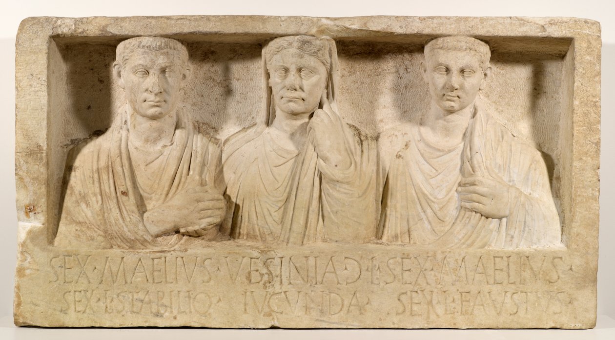 Grafmonument voor Sextus Maelius Stabilio, Vesinia Iucunda en Sextus Maelius Faustus door Roman