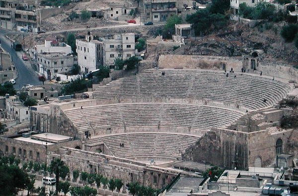 Theater door Roman