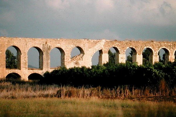 Aquaduct door Roman Roman