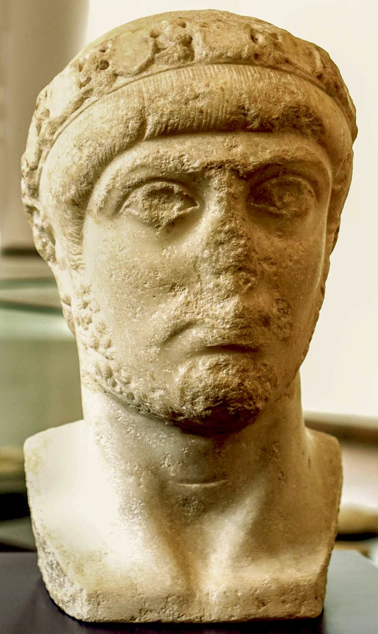 Buste van keizer Gratianus door Roman