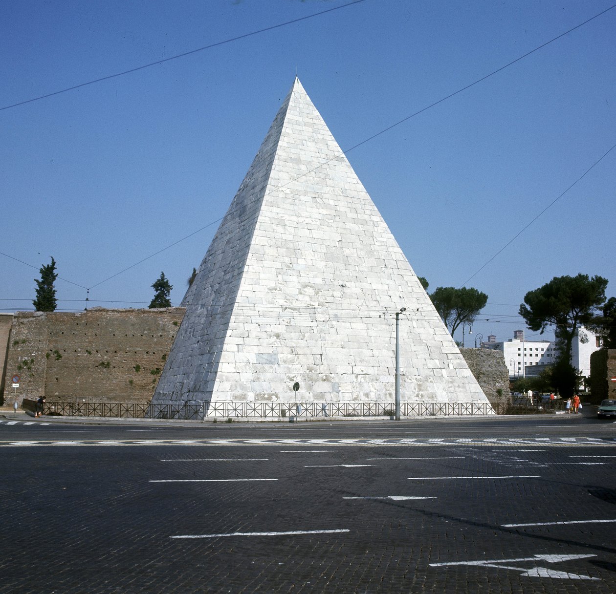 Piramide van Cestius, Rome door Roman