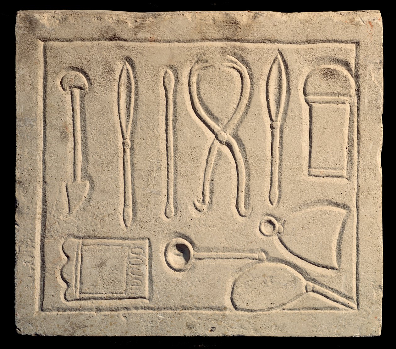 Chirurgische instrumenten (reliëf) door Roman