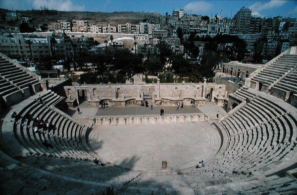 Theater door Roman