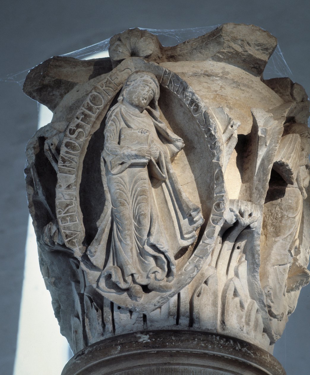 Kapiteel van het koor (beeldhouwwerk) door Romanesque