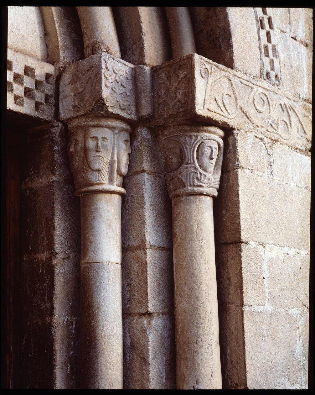 Kapittelen van de kerk door Romanesque