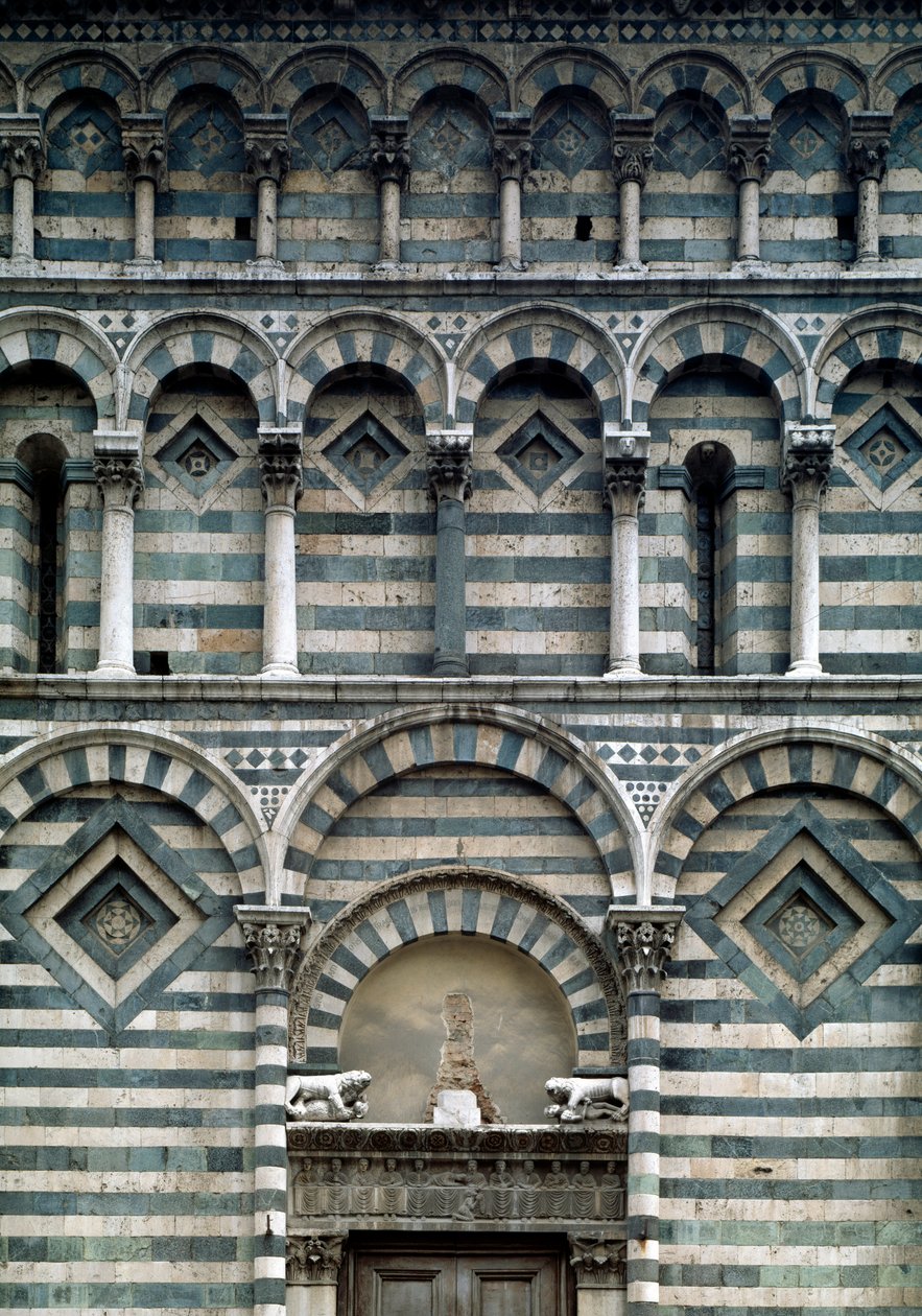 Romaans kunst: detail van de polychrome gevel door Romanesque