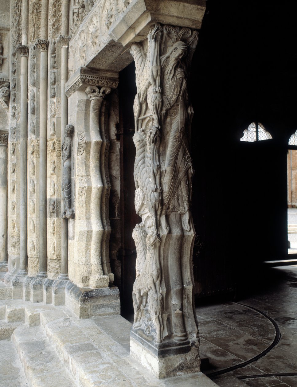 Trumeau (gesculpteerd) door Romanesque