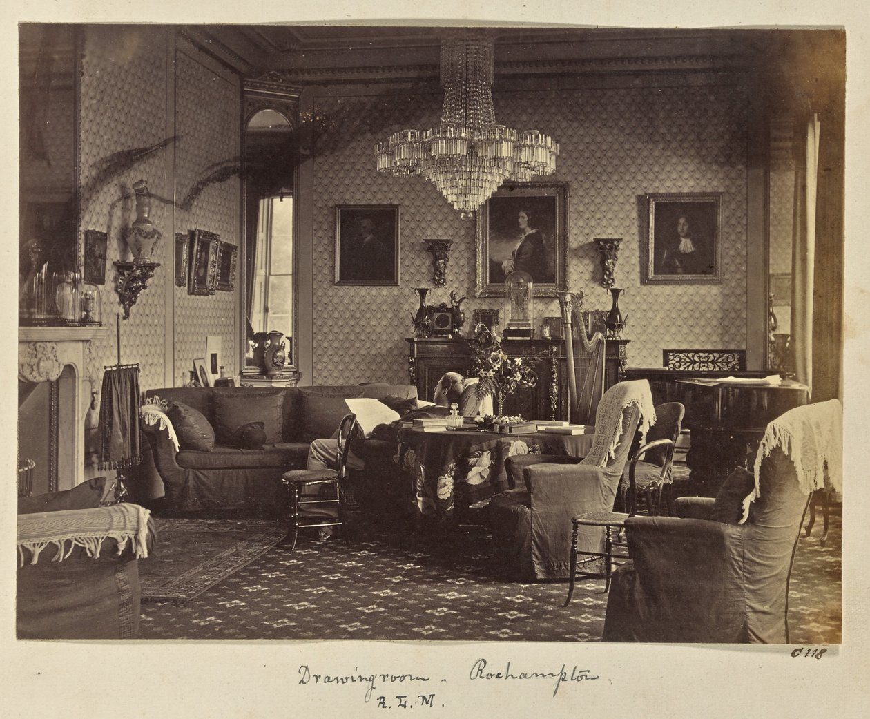 Drawingroom - Roehampton. door Ronald Ruthven Leslie Melville