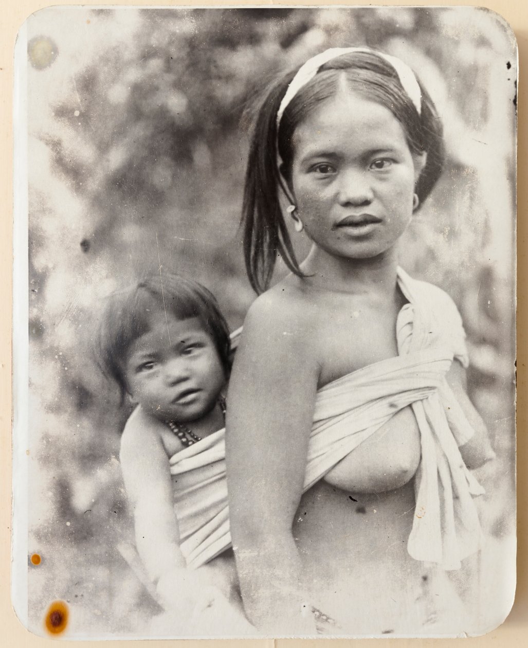Ifugao moeder en kind door Roy Barton