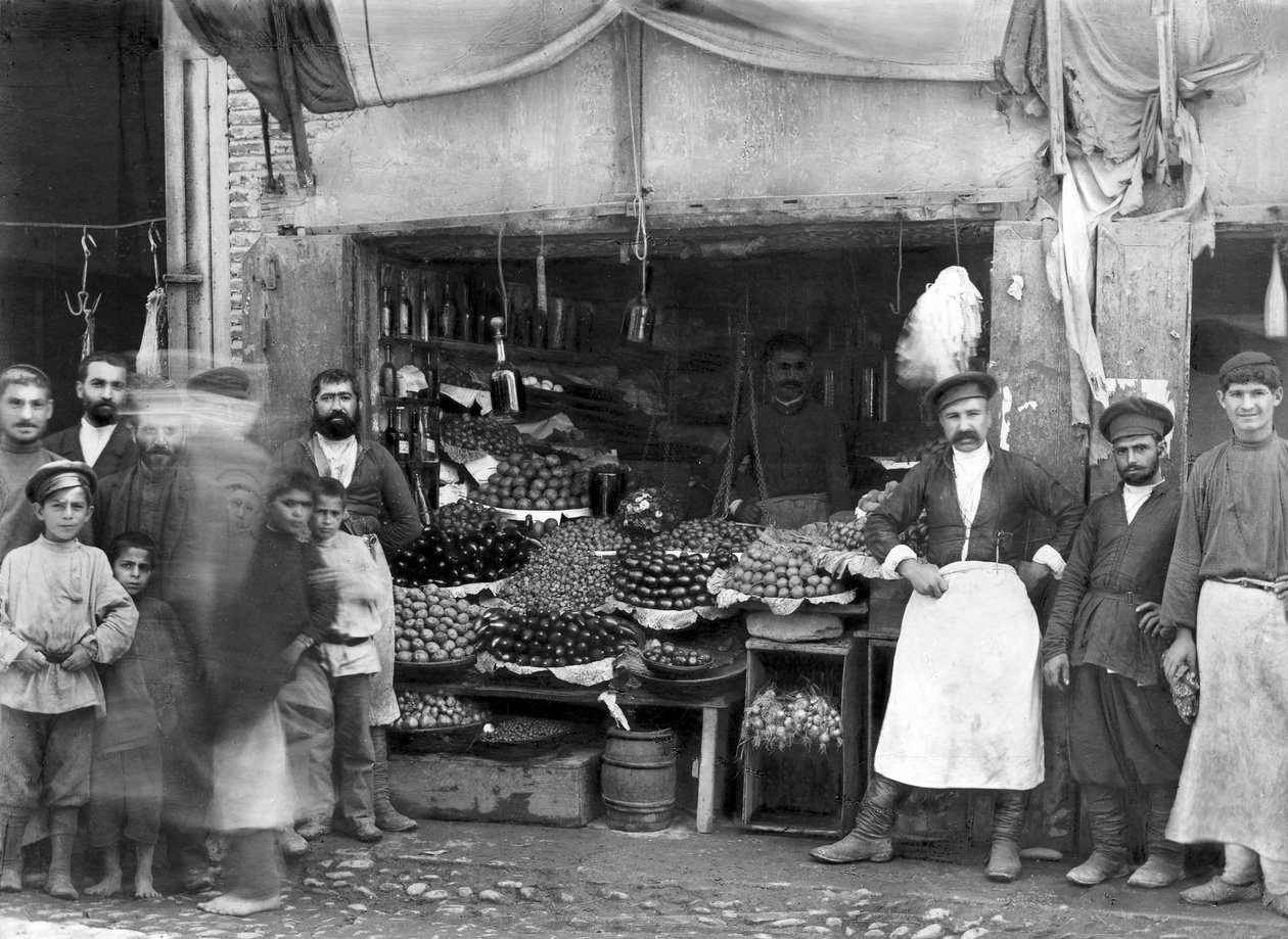 Marktkraam in St. Petersburg, ca. 1900 door Russian Photographer