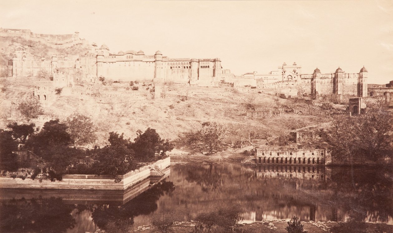 Uitzicht op Amber Fort, 1871 door S. and Shepherd, C. Bourne