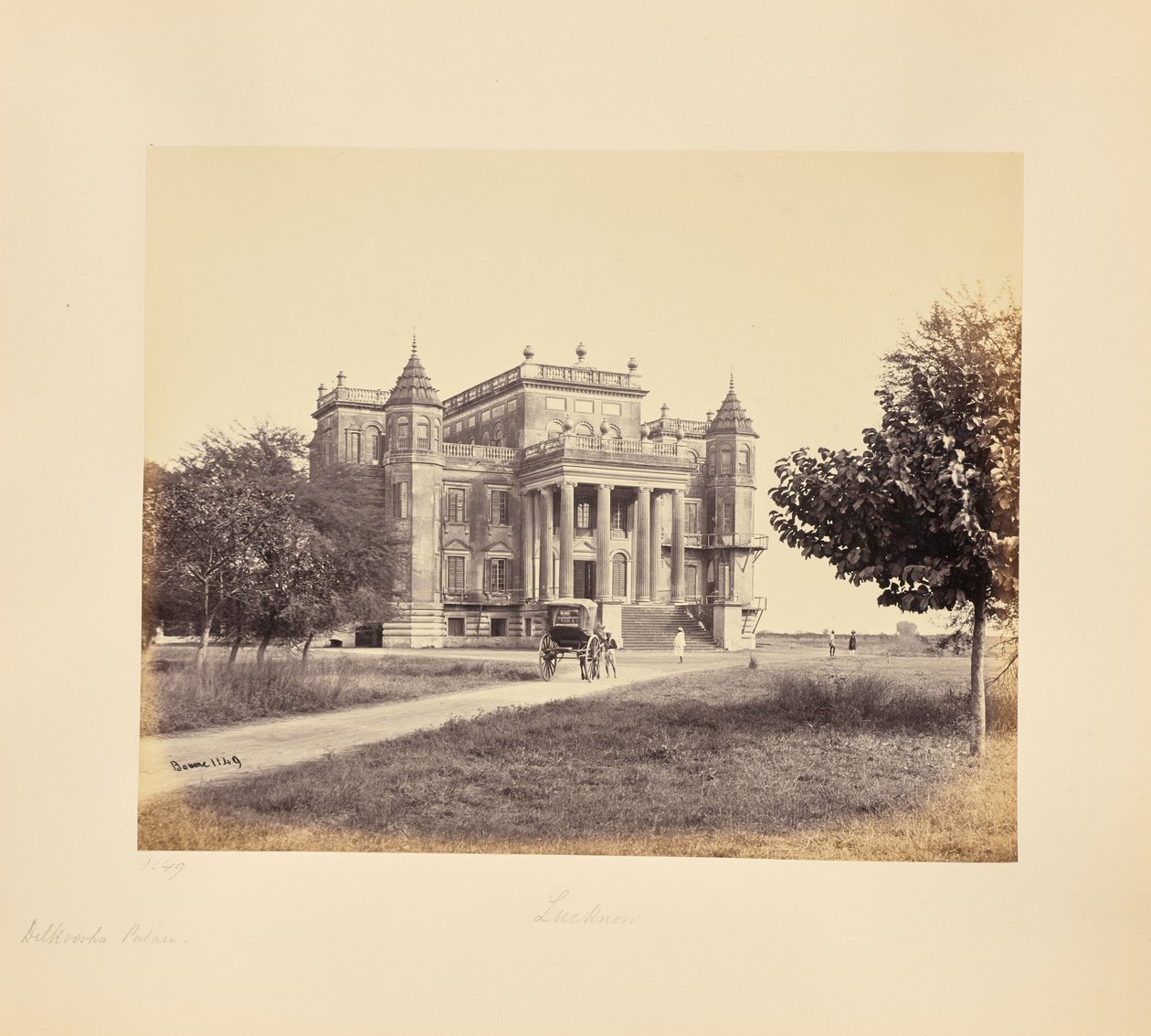 Lucknow; Het Dilkusha paleis door Samuel Bourne