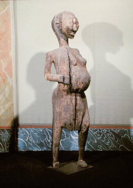 Beeld van een zwangere vrouw (hout) door School African