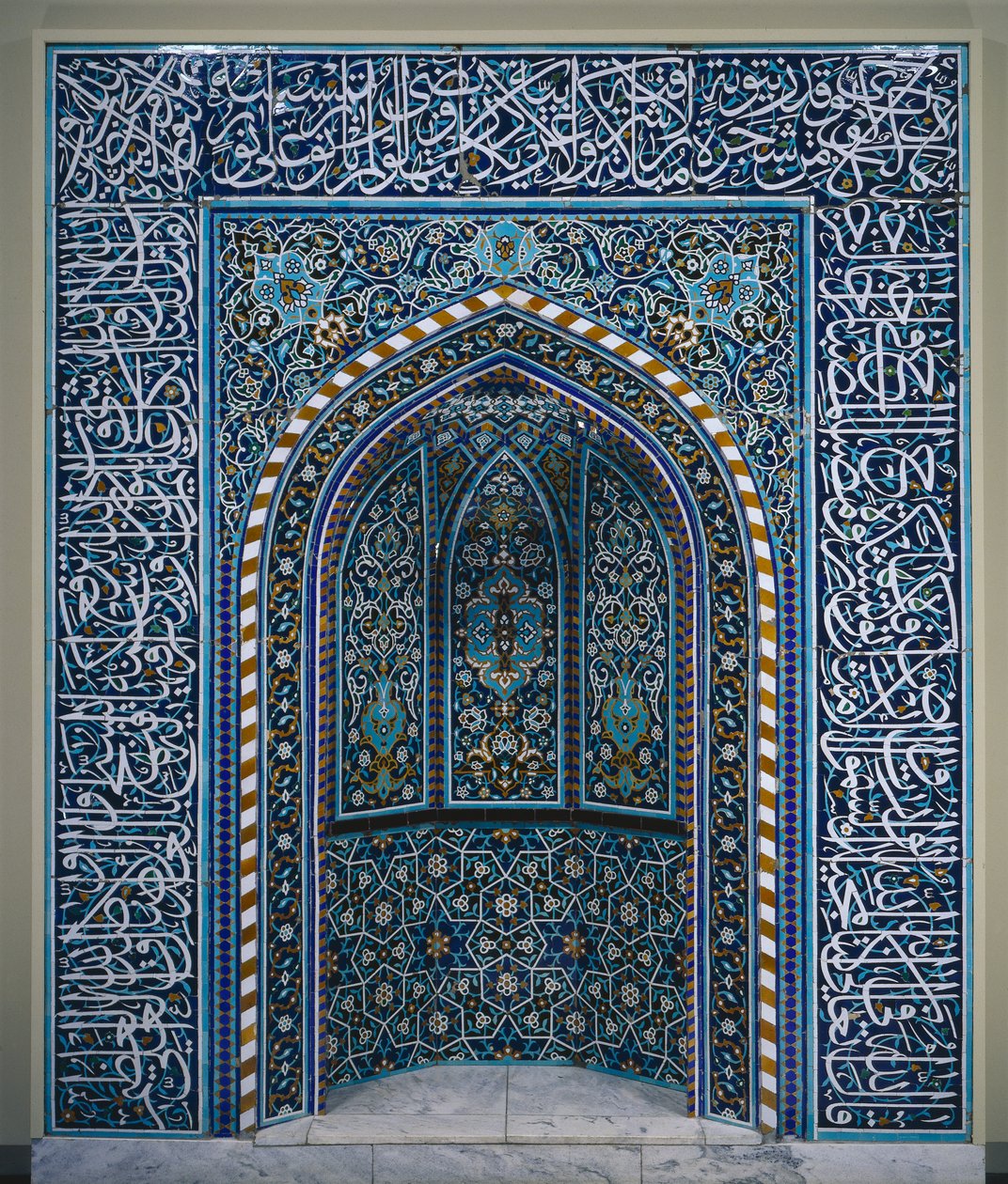 Gebedsnis (Mihrab), begin 1600s (keramisch mozaïek) door School Iranian
