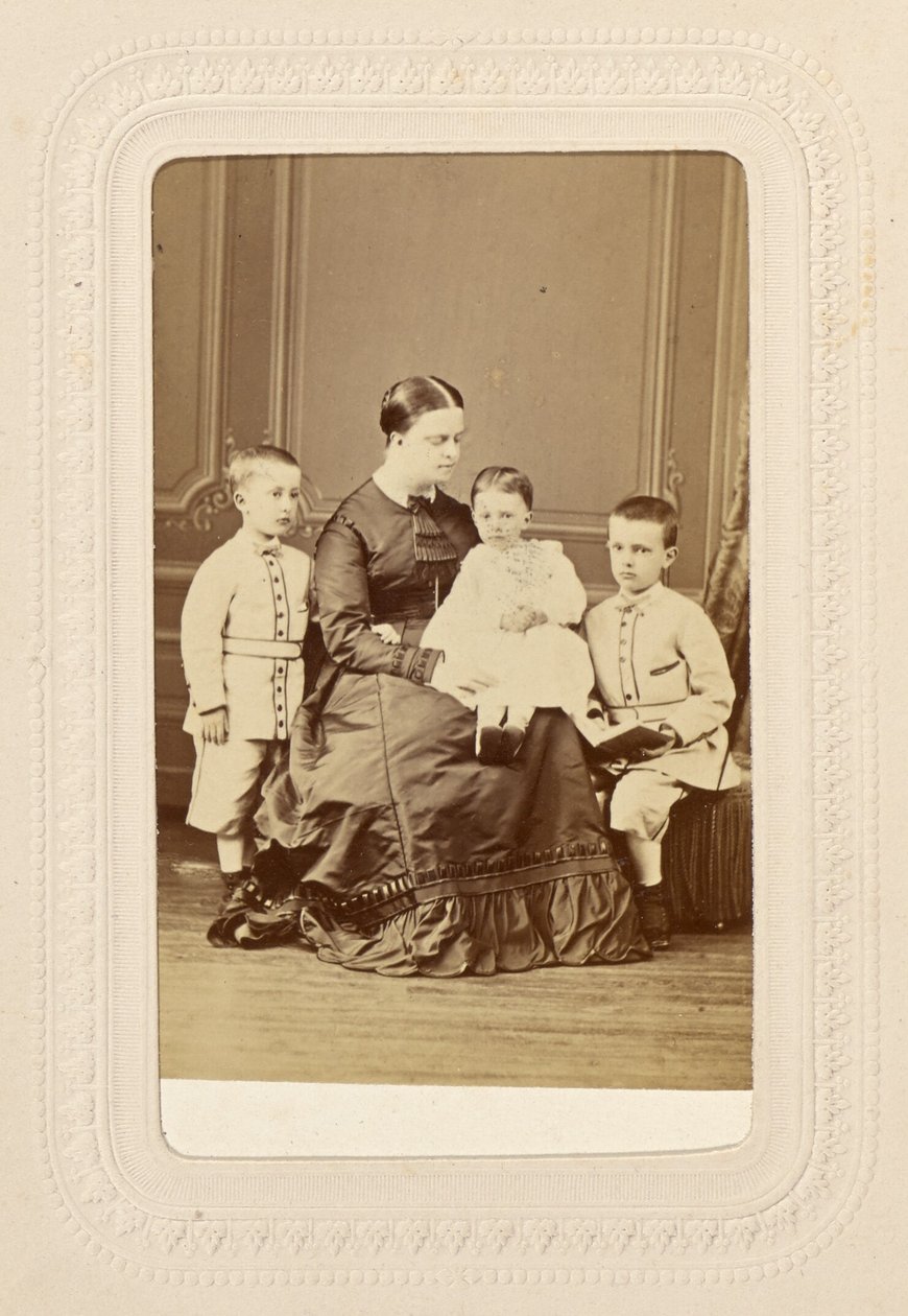 P[rin]cesse Clotilde en haar kinderen. door Sergei Luvovich Levitsky