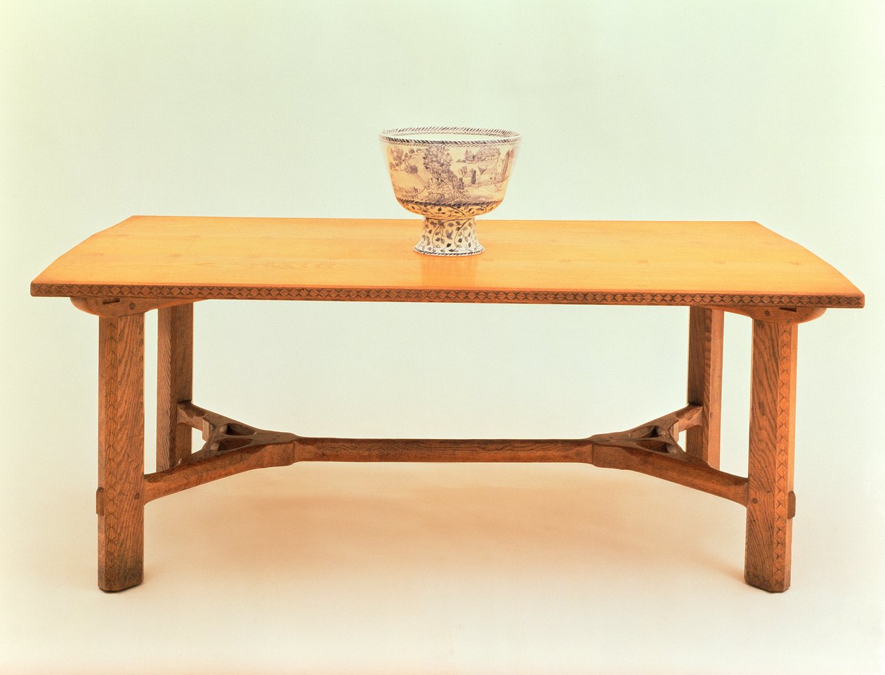 Eettafel ontworpen en gemaakt door Sidney Barnsley (1865-1926), 1923-4 door Sidney Barnsley