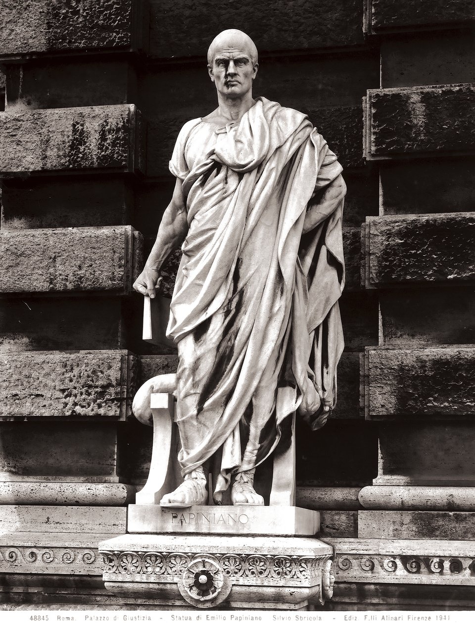 Standbeeld van Emilio Papiniano (marmer) door Silvio Sbricoli