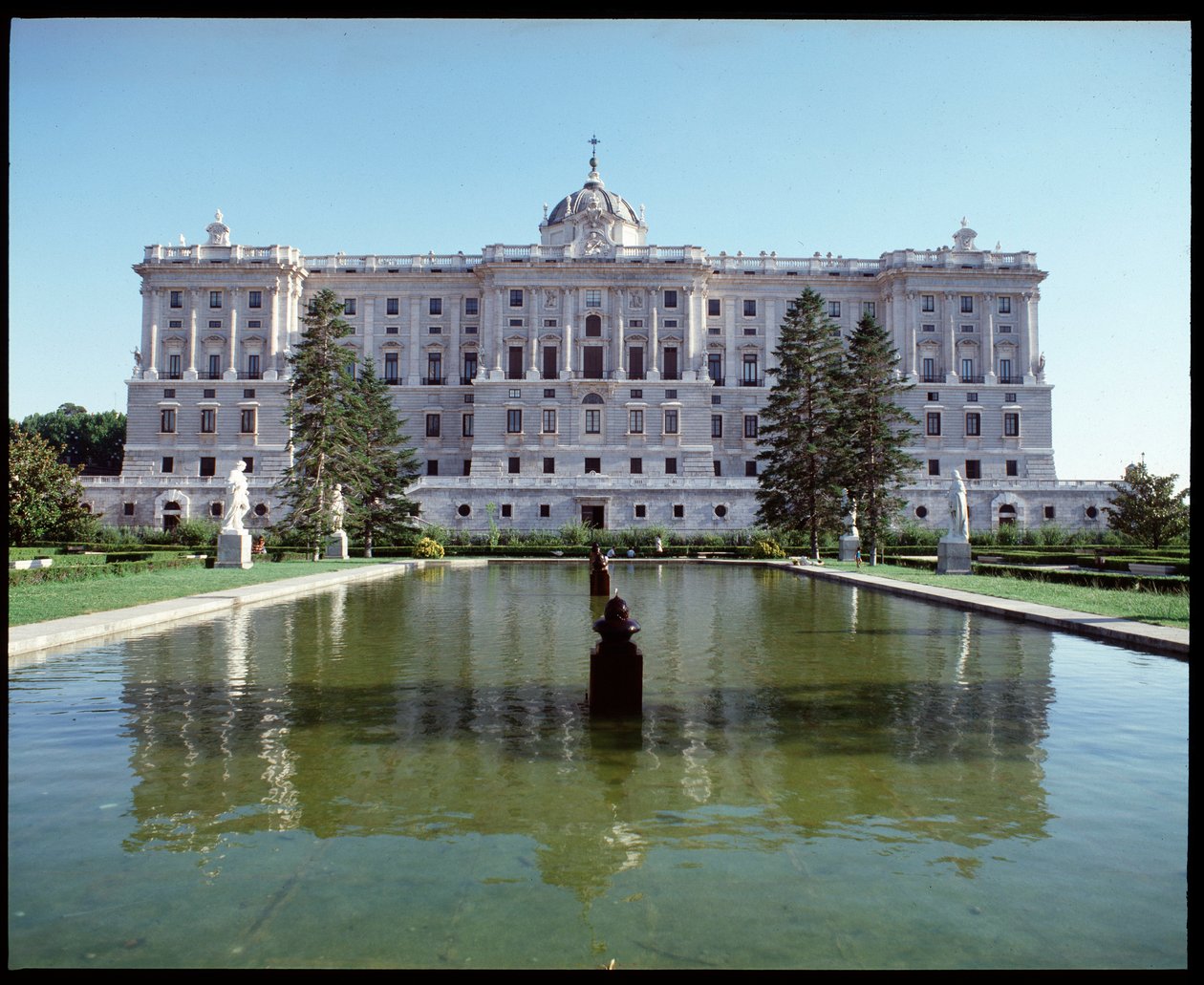Uitzicht op het Koninklijk Paleis (1738-1755) (fotografie) door Spanish School