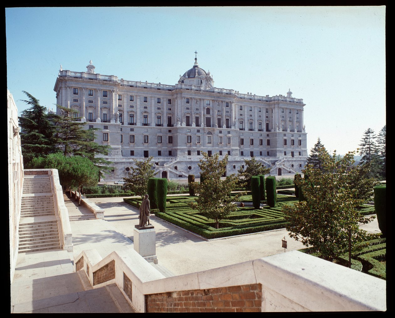 Uitzicht op het Koninklijk Paleis (1738-1755) (fotografie) door Spanish School