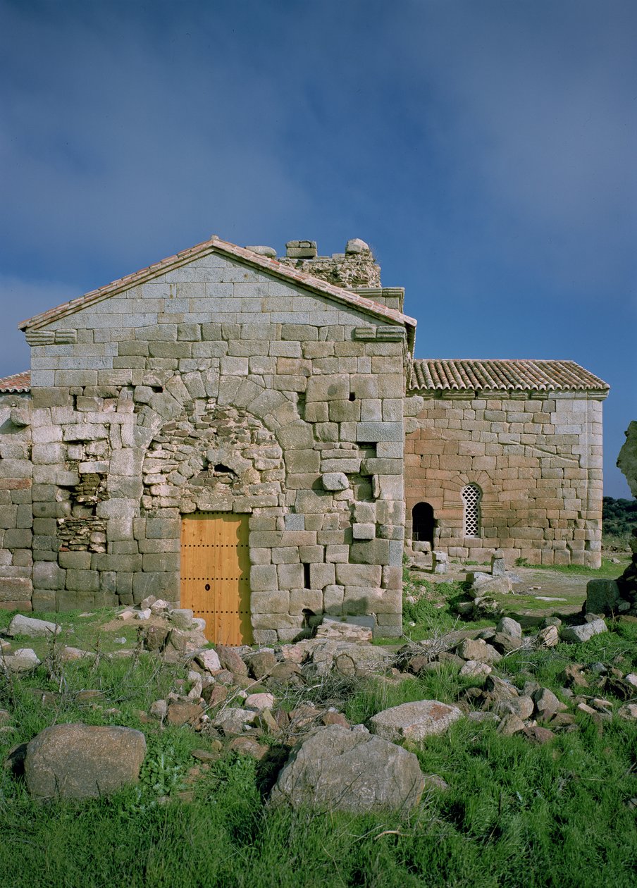 Uitzicht op de westgevel, gebouwd ca. 862-930 door Spanish School
