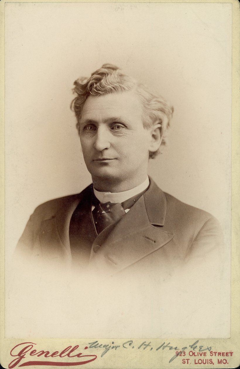 Borstbeeldportret van Dr. Charles Hamilton Hughes in een pak door St. Louis Genelli