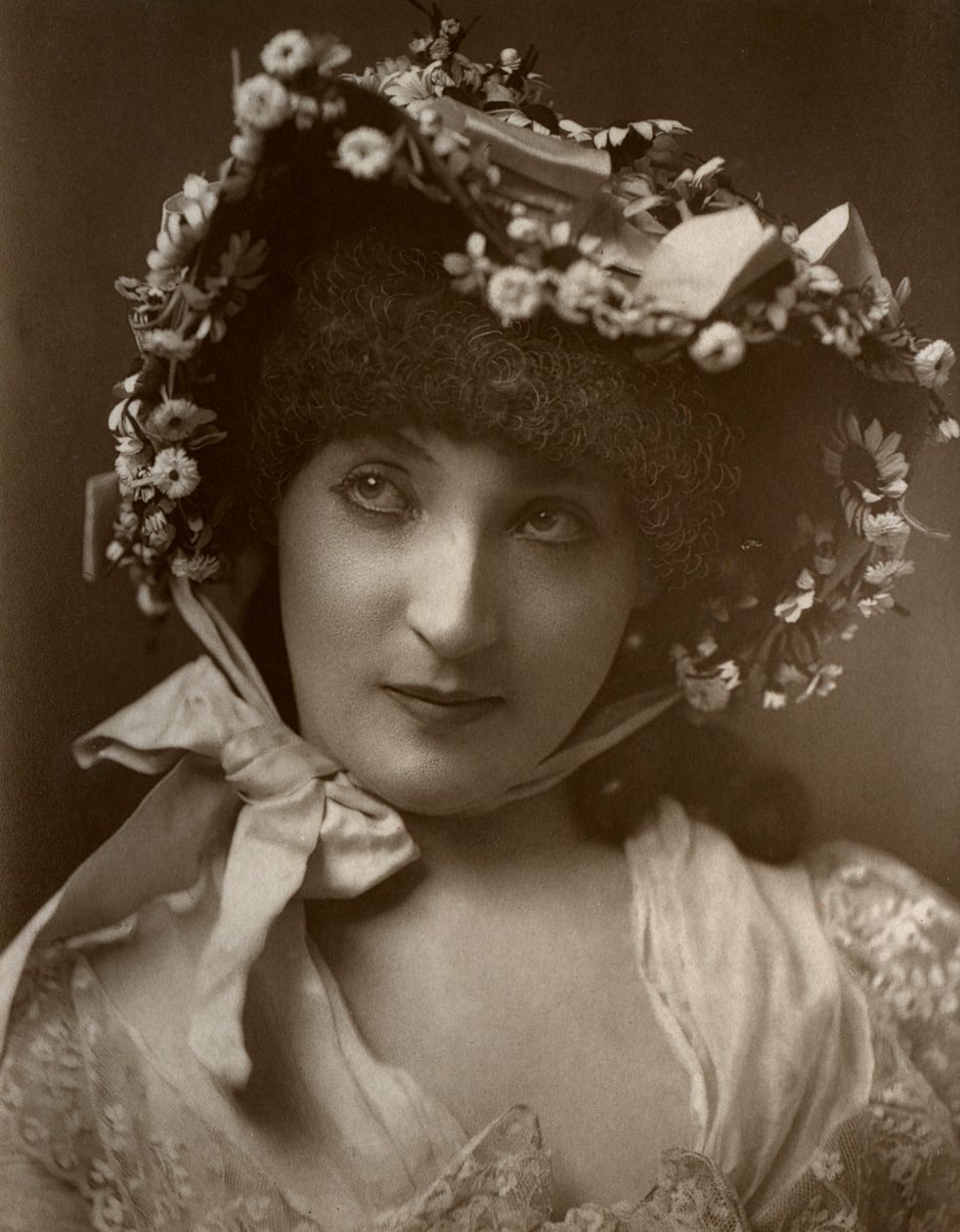 Miss Mulholland, actrice, 1884 door St James