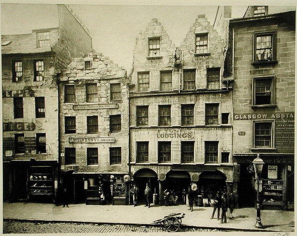Close No.193, High Street, Glasgow door T. and R. Annan and Sons