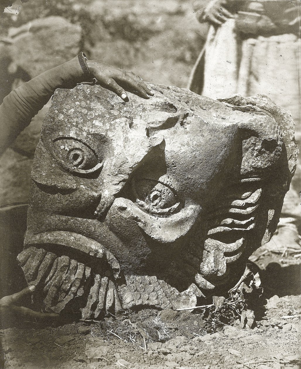 Antiek Hoofd in Kunawat, Syrië, 1875 door Tancrede Dumas
