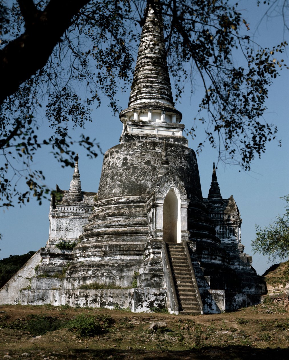 Een stupa van de boeddhistische tempel door Thai School