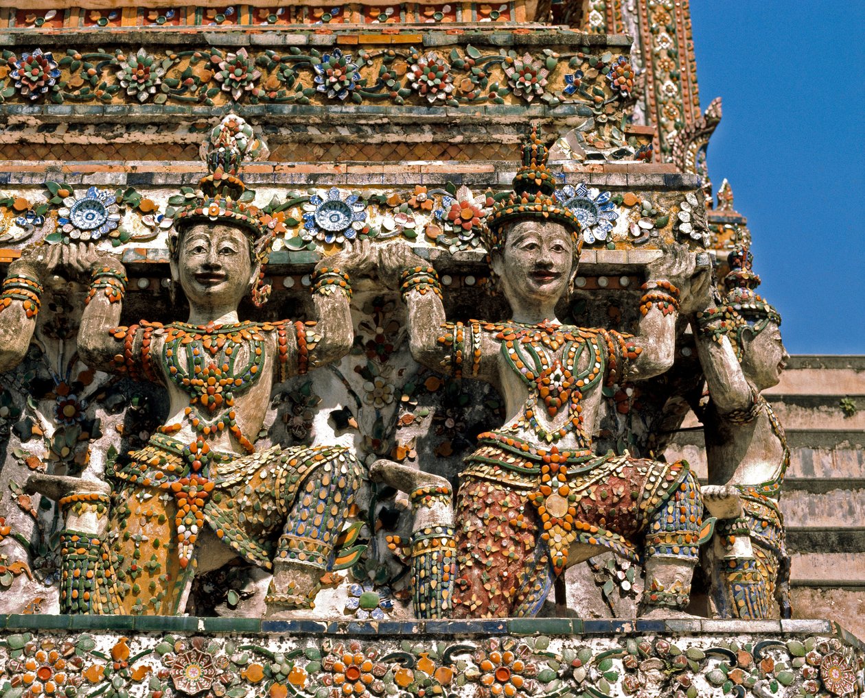 Kariatiden van de tempel Wat Arun door Thai School