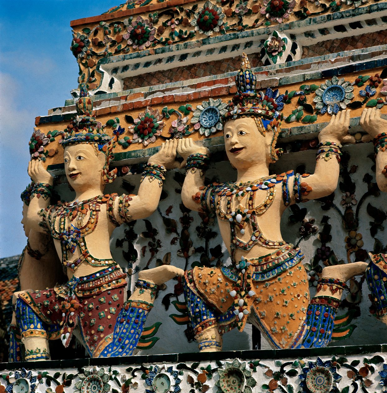Kariatiden van de tempel Wat Arun door Thai School