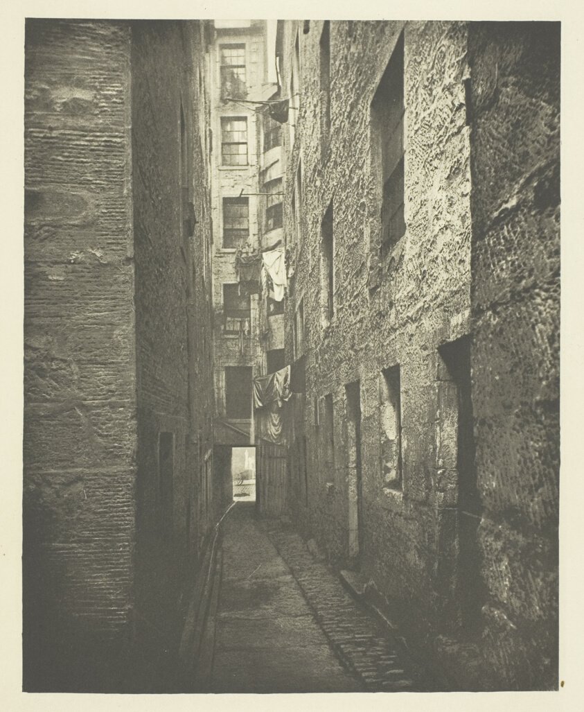 Close No. 148 High Street door Thomas Annan