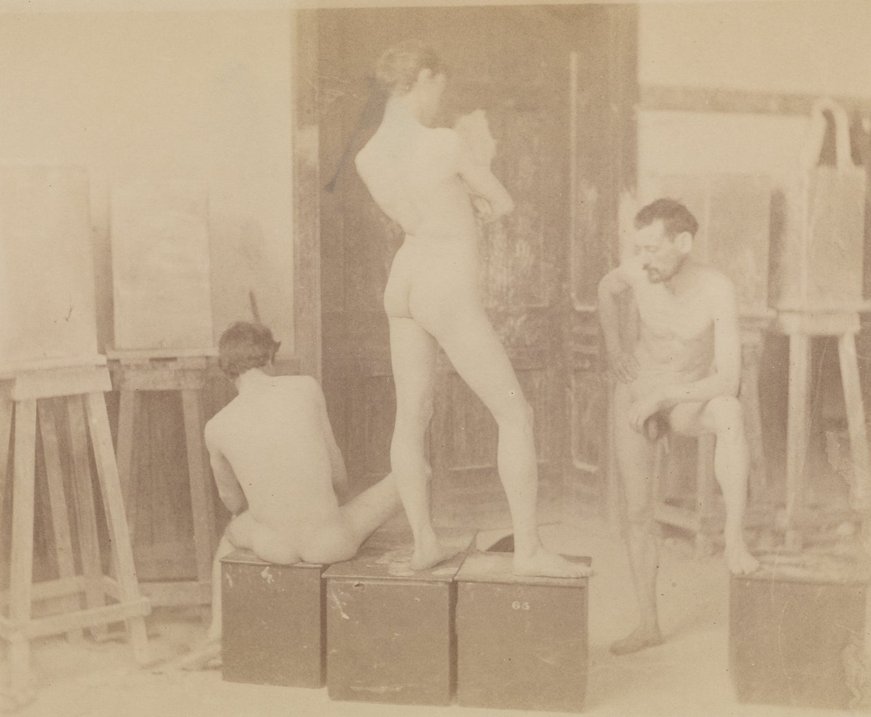 [Drie naaktmodellen in schildersstudio]. door Thomas Eakins