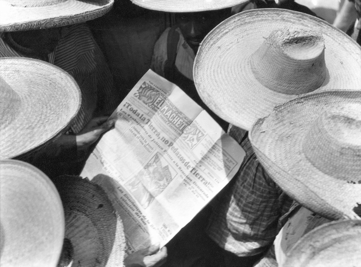 Boeren lezen El Machete, Mexico-Stad, 1929 door Tina Modotti