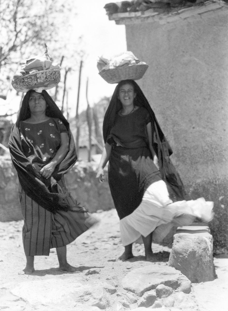 Vrouwen in Tehuantepec, Mexico, 1929 door Tina Modotti