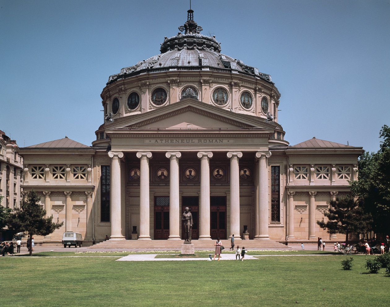 Het Roemeense Atheneum, Boekarest, Roemenië door Unbekannt Unbekannt