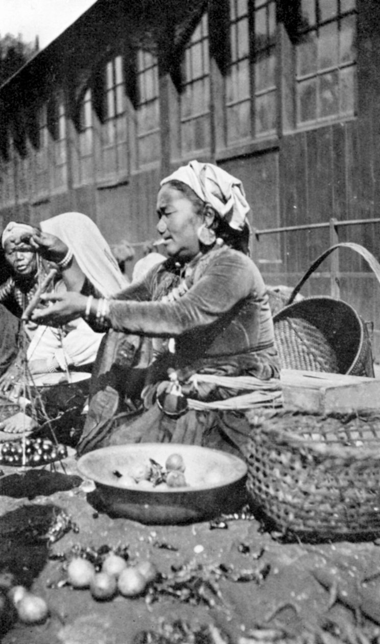 Een bazaar in Darjeeling, West-Bengalen, India, ca. 1910 door Unbekannt