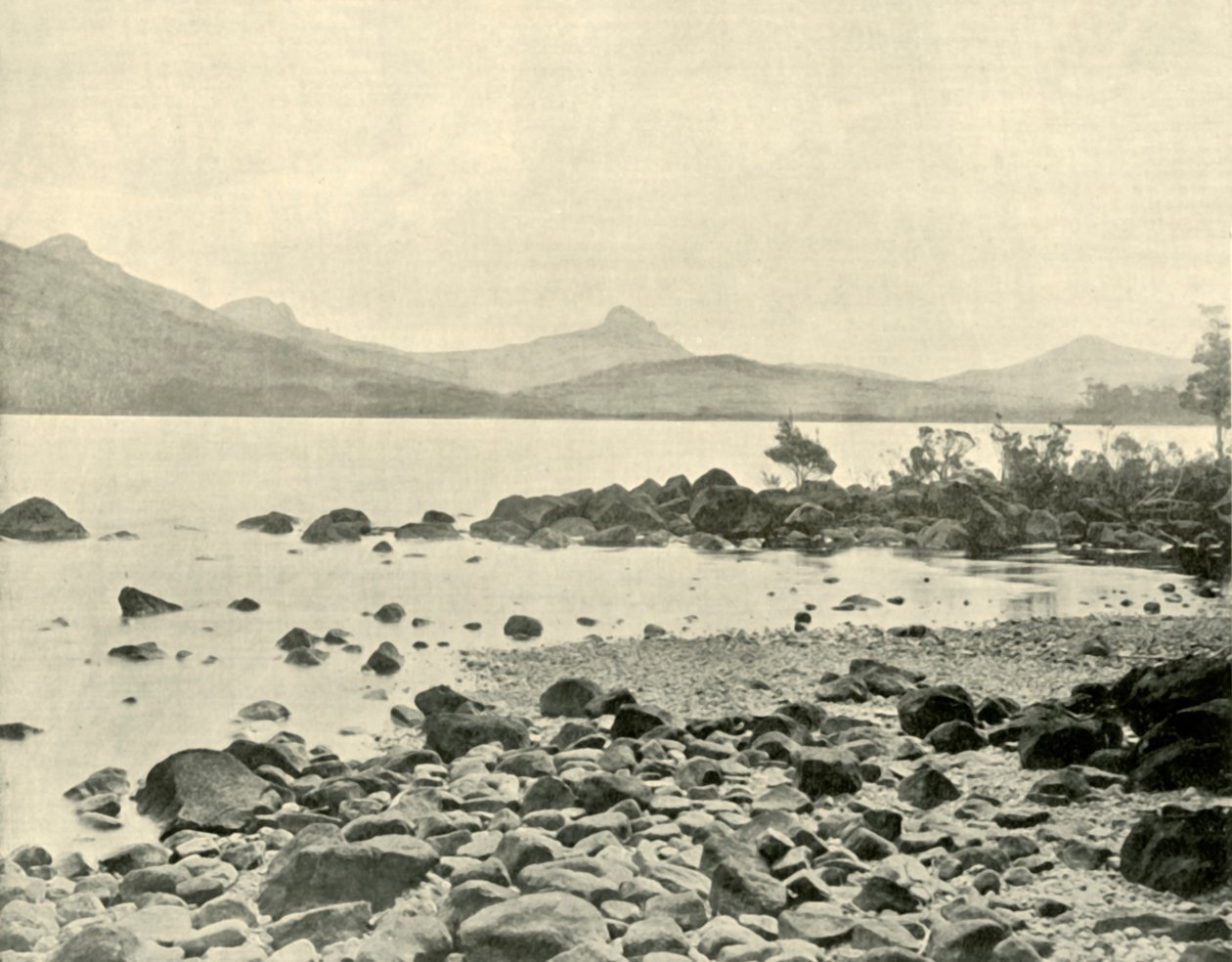 Bij Lake St. Clair, 1901 door Unbekannt