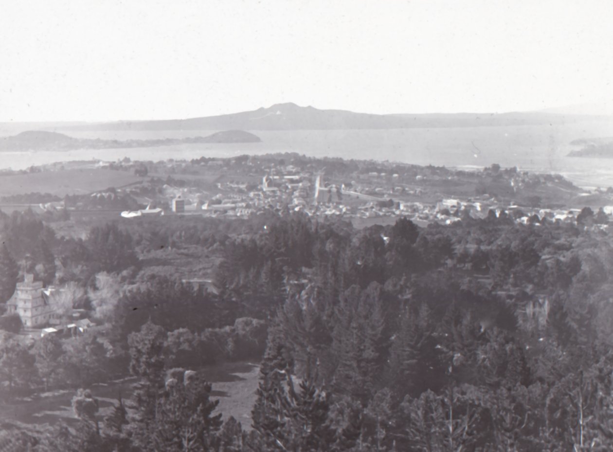 Auckland, vanaf Mount Eden, eind 19e-begin 20e eeuw door Unbekannt
