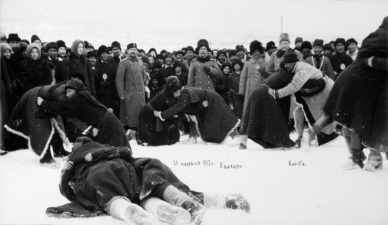 Bashkirs kuresh worstelen, Rusland, 1913 door Unbekannt