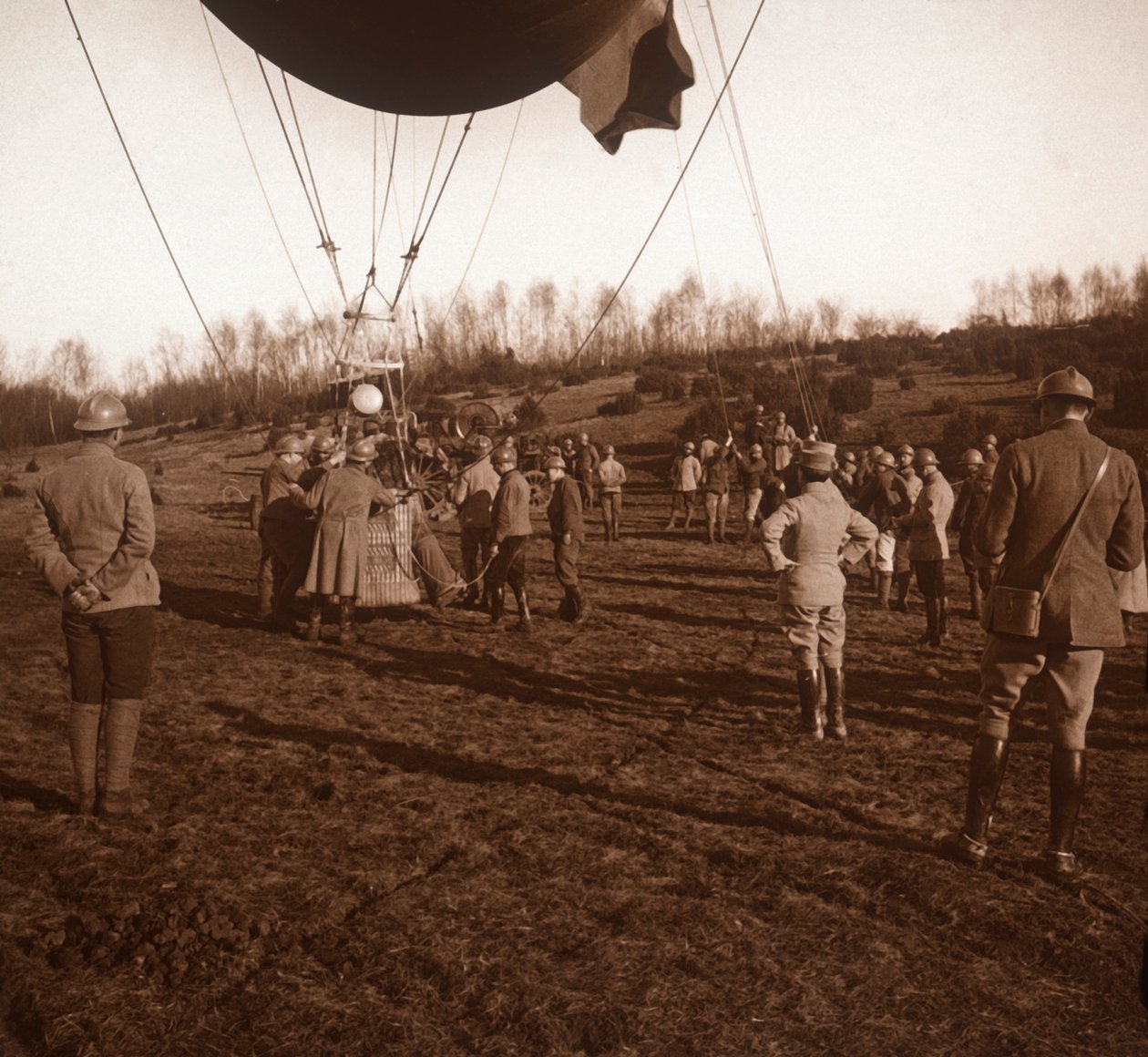 Mand van een barrageballon, ca. 1914-1918 door Unbekannt
