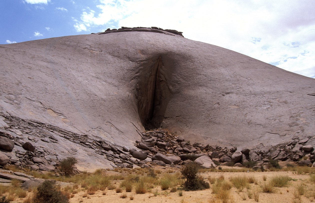 Ben Amira monoliet in Adrar, Mauritanië door Unbekannt